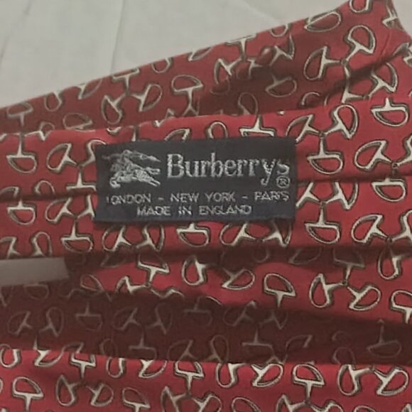 BURBERRY - Dark Red SOLID BT SILK TIE - A&A - Brand Gallery BURBERRYS MADE IN ENGLAND Red Horsebit Silk Necktie Tie